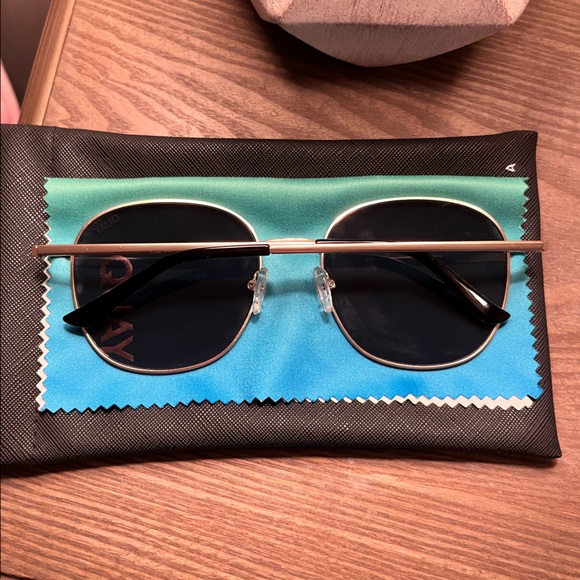 Quay Jezabell sunglasses main image 4